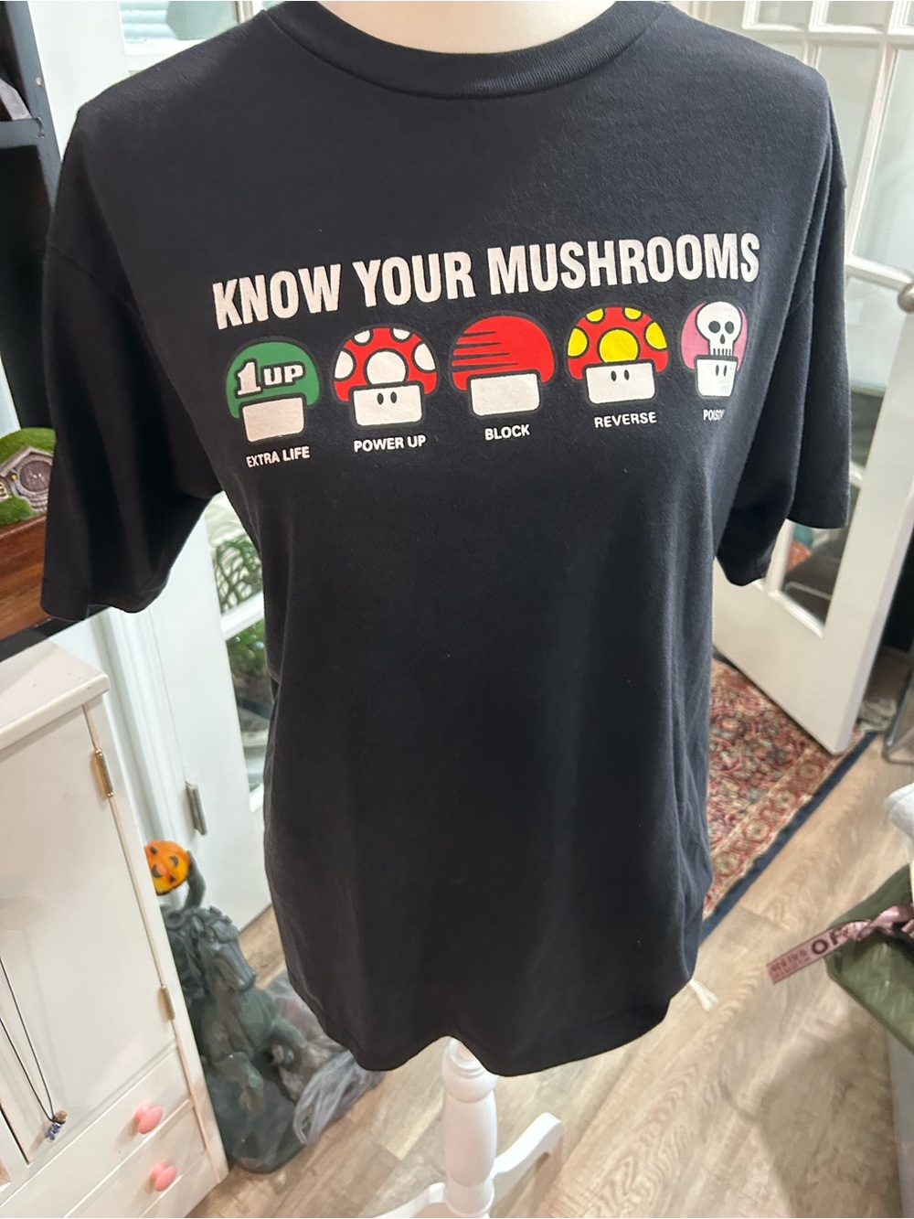4-25$ Nintendo Black 'Know Your Mushrooms' Graphic Tee